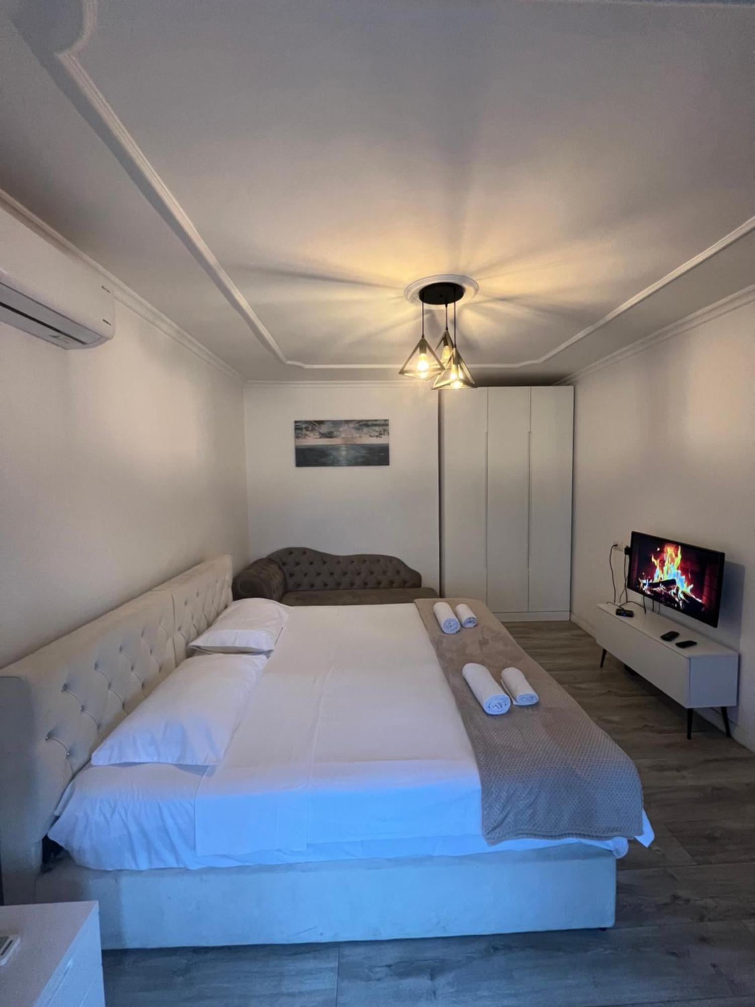 Skanderbeg View Apartments Тирана Екстер'єр фото